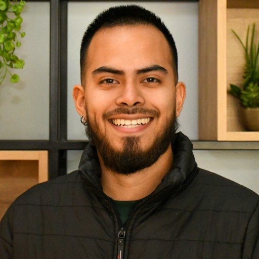 Javier Flores Macías